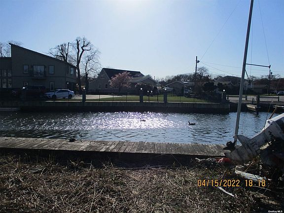 5th image of 102 Mayhew Ave