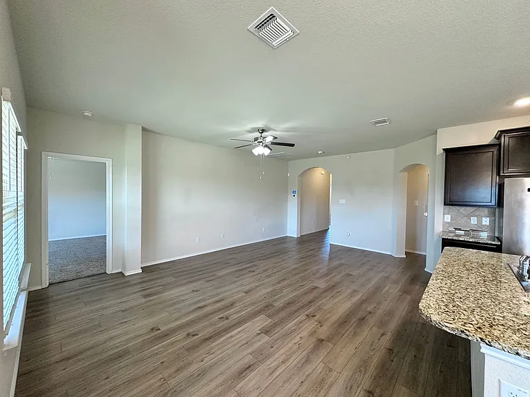 300 Danielle Dr — Photo 7