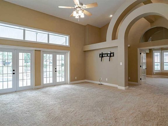 4th image of 5438 Oakmont Dr
