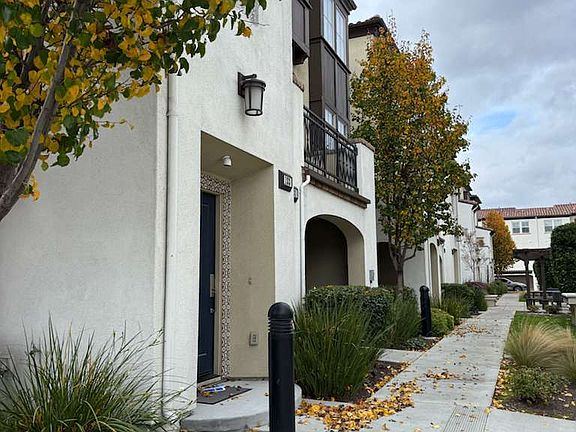 3rd image of 121 Sonoma Ter