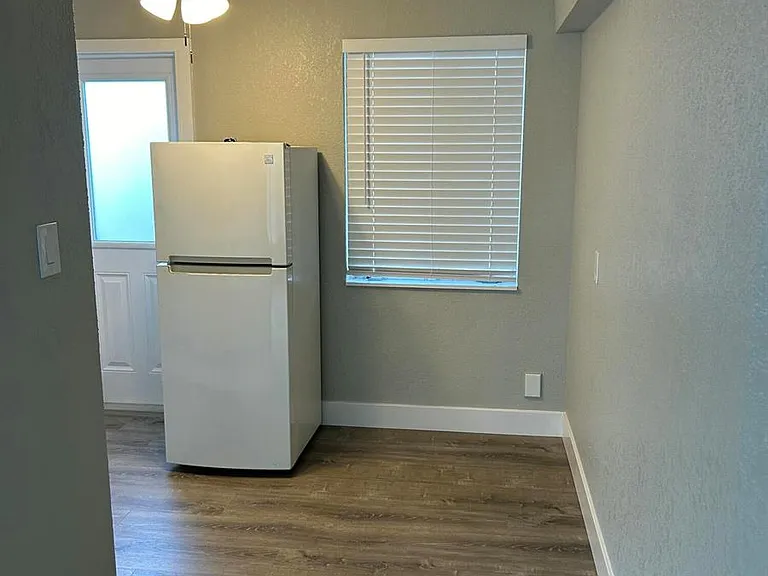 214 1st Ave S #1 — Photo 8