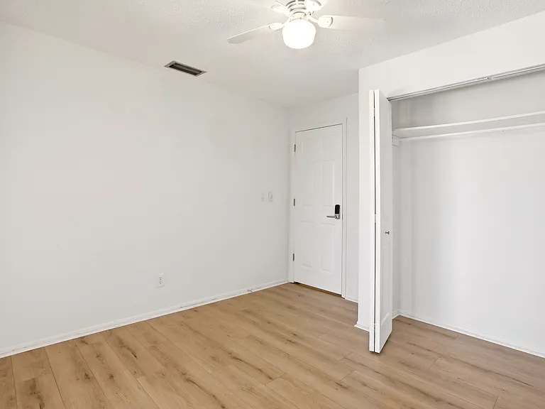 5610 Creekwood Dr — Photo 33