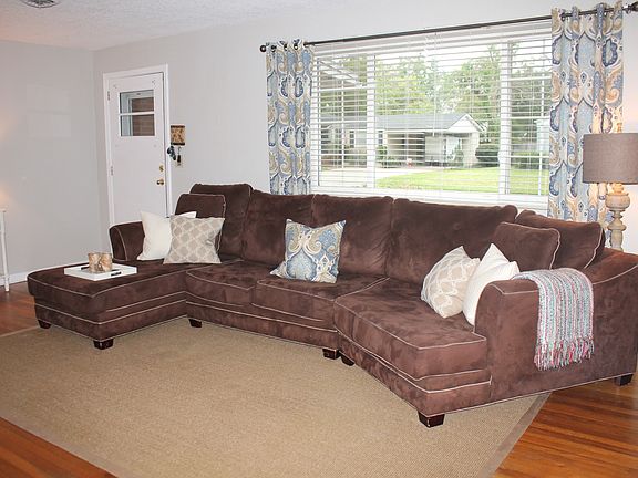 3rd image of 4227 Rosewood Ave