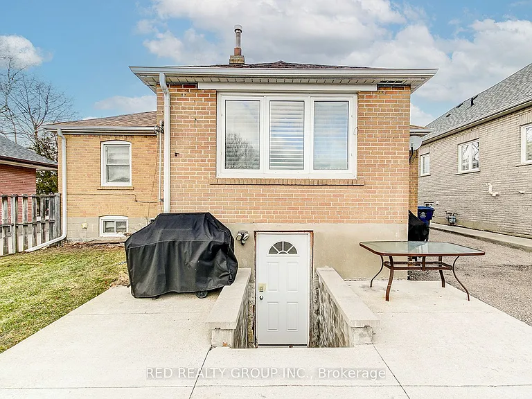 81 Grovedale Ave — Photo 10