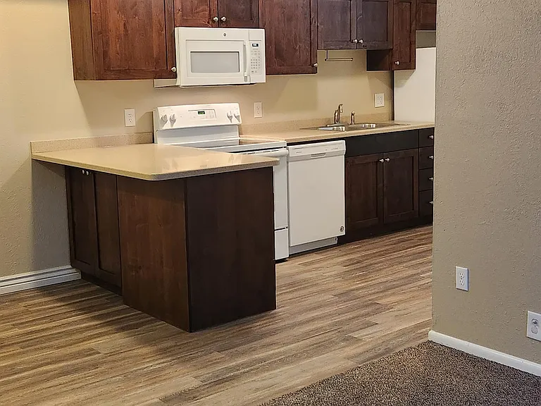 550 W 200 S — Photo 5