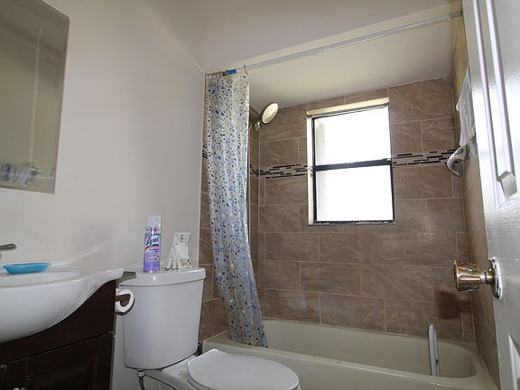 5th image of 440 Glenwood Dr Drive