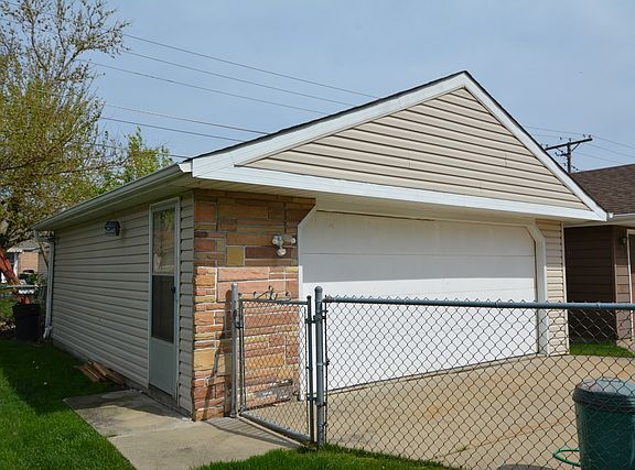 4th image of 8333 N Oconto Ave