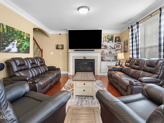 4th image of 268 Windstone Blvd