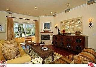 4th image of 915 12th St APT 1
