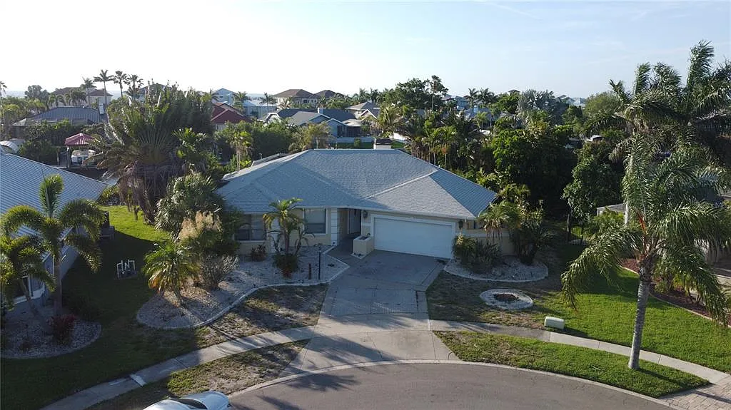 3 bed, 2.0 bath, 2180 sqft, $4,200 — Photo 1
