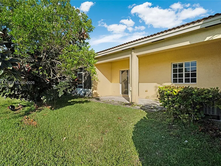 3393 NE 11th Dr — Photo 30