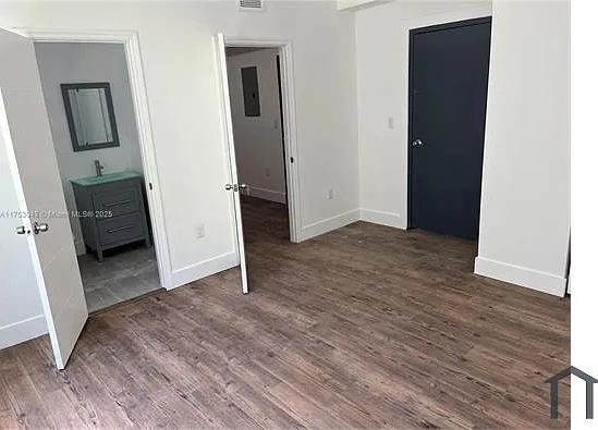 321 SW 9th Ave #3 — Photo 2