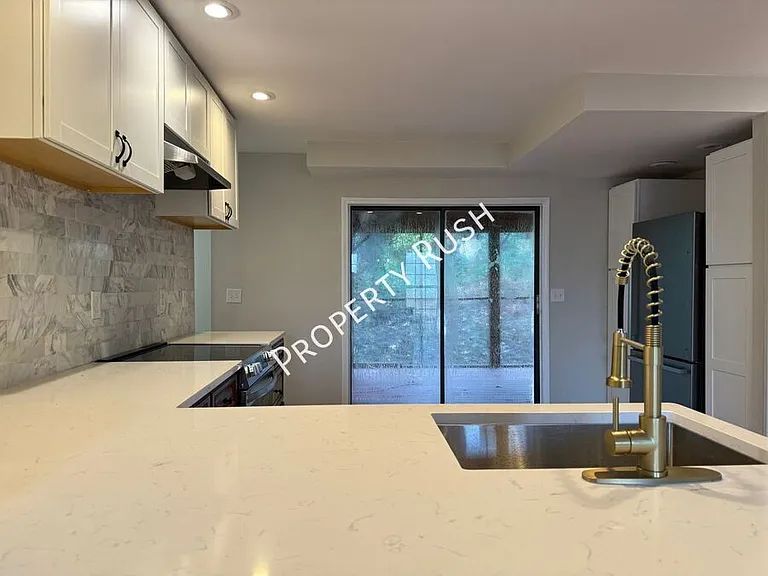 2945 Old Britain Cir — Photo 13