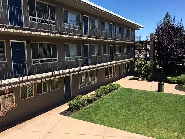 Woodside Palms — Photo 1