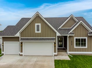 1809 Silver Maple Dr, Norwalk, IA 50211