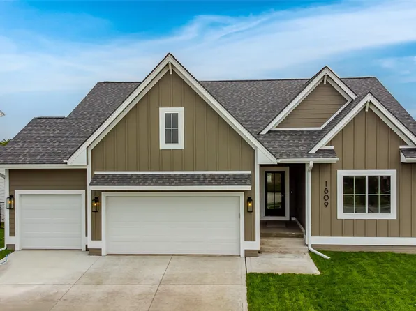 1809 Silver Maple Dr, Norwalk, IA 50211