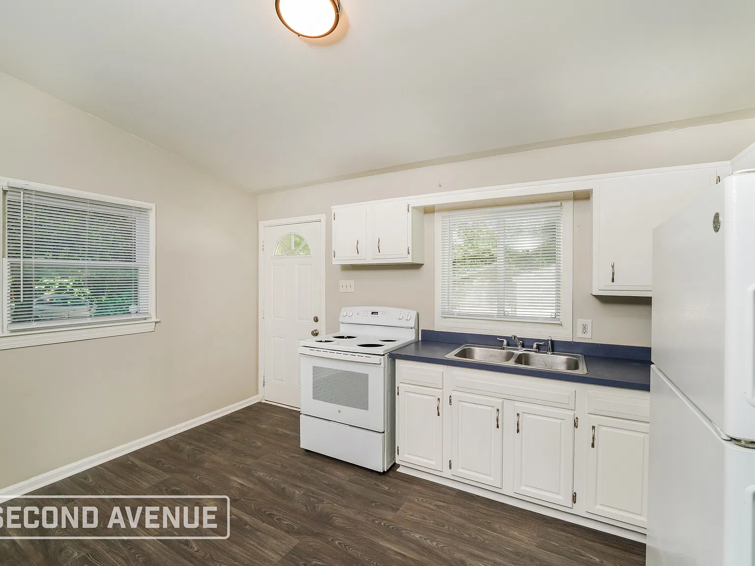 3 bed, 1.0 bath, 1240 sqft, $1,139 — Photo 4