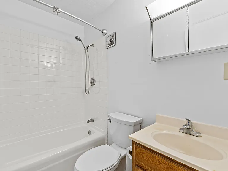 82-84 Sandwich Rd #31 — Photo 3