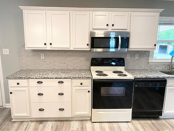 3rd image of 1705 Brewer Dr