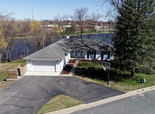 585 Lincoln Ave SW, Hutchinson, MN 55350