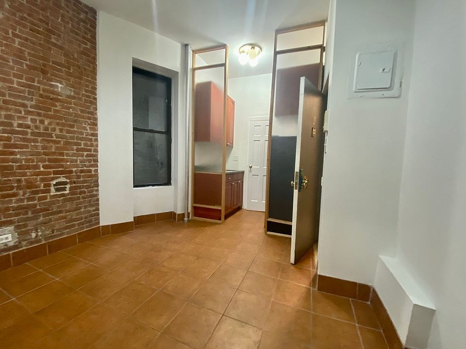 2nd image of 415 W 44th St #14