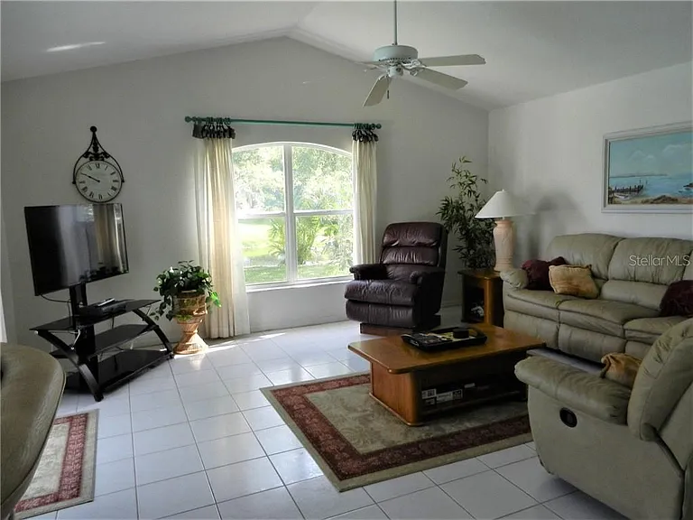 589 Rotonda Cir — Photo 10