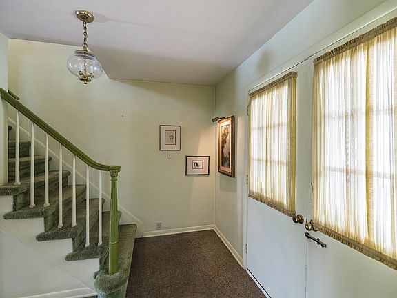 3rd image of 5029 Robinhood Ln