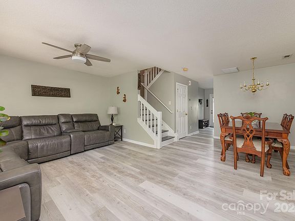 5th image of 113 Forester St
