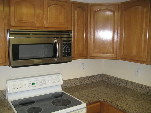 5th image of 114 Arbor Dr E