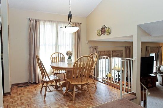3rd image of 8779 Knollwood Dr