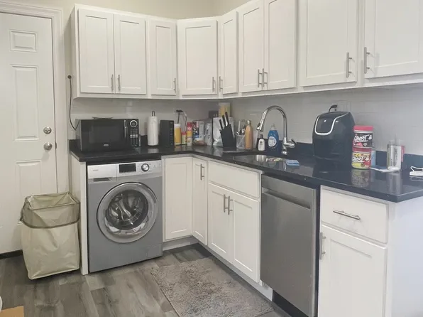 648.5 W Roscoe St, Chicago, IL
