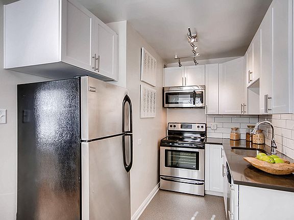 4th image of 1020 Lincoln St #104