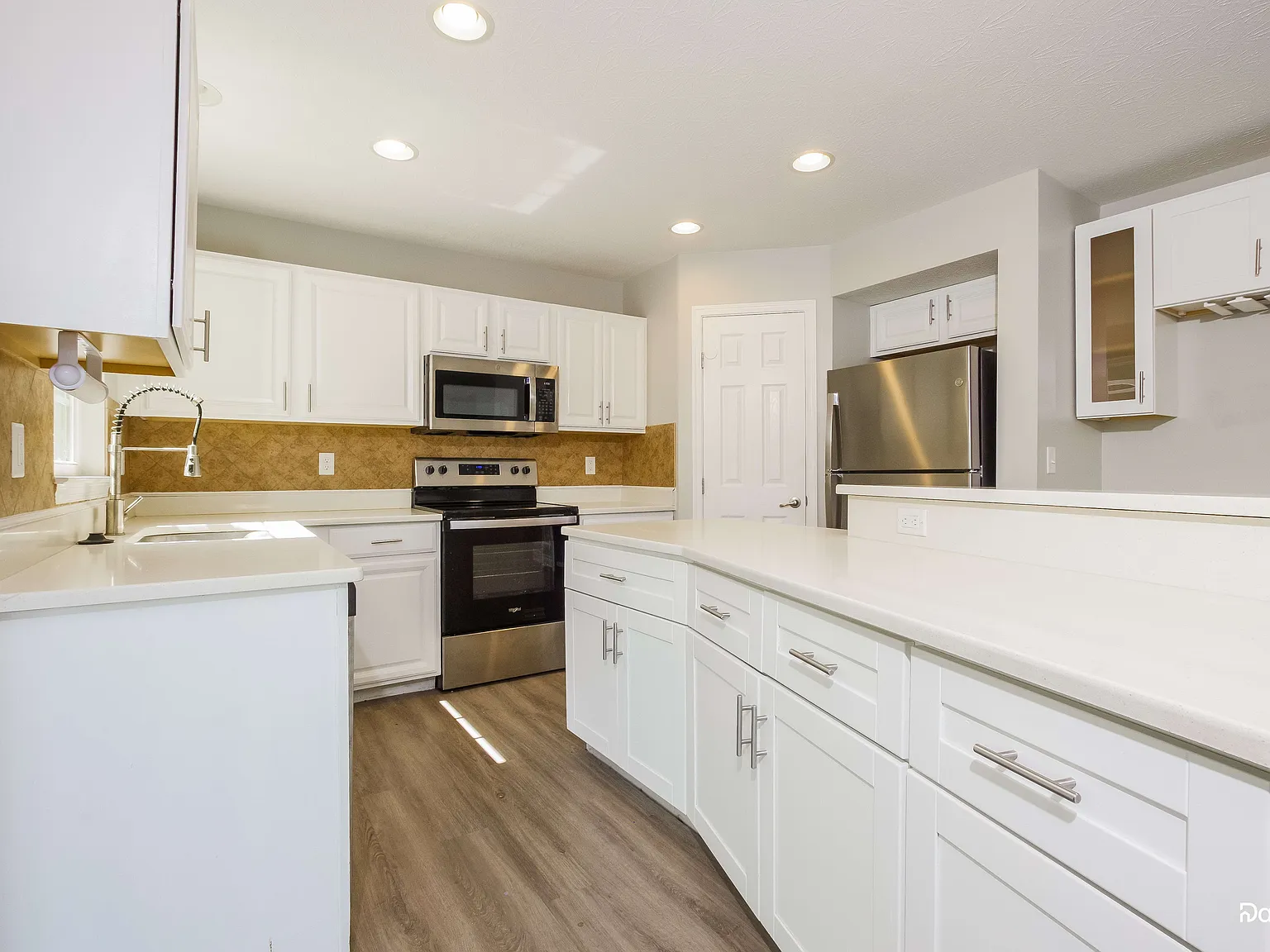 3 bed, 2.5 bath, 2224 sqft, $2,590 — Photo 4