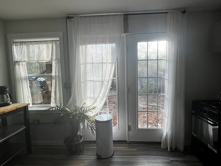 14 Lincoln Ave W — Photo 4