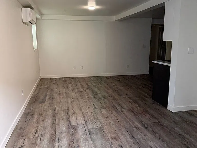 1714 Columbia Street 305 W — Photo 7