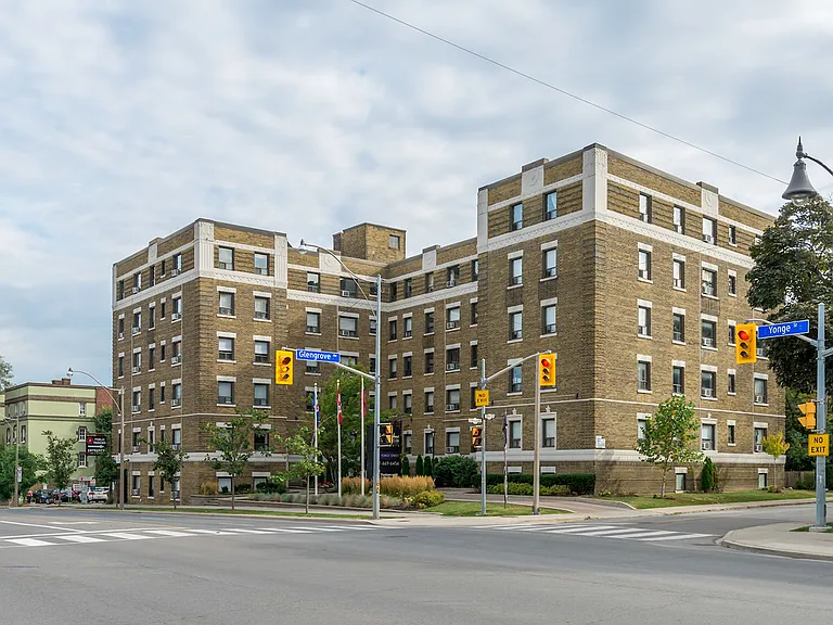 2837 Yonge St — Photo 14