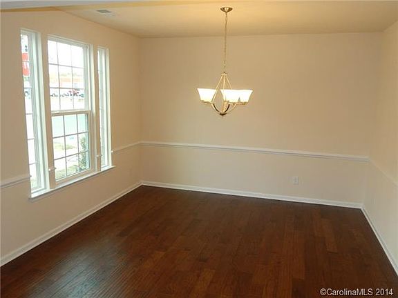 3rd image of 9342 Lenox Pointe Dr