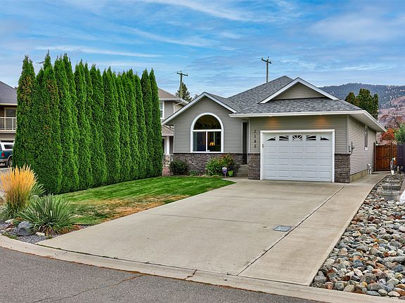 2nd image of 2185 Invermere Pl