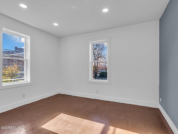 5th image of 922 4th Ave #2B