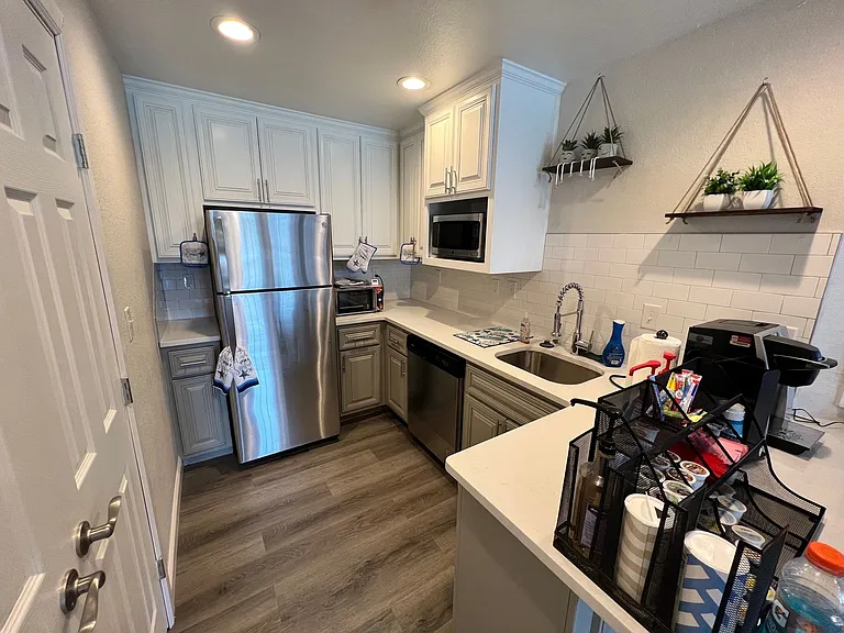 Lincoln Park Apartments — Photo 14