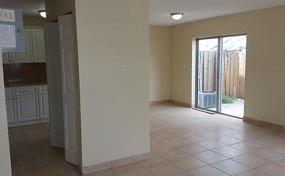 4th image of 27 NE 12th Ave #27
