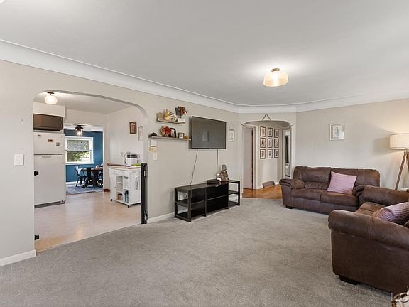 2nd image of 2831 Park Dr