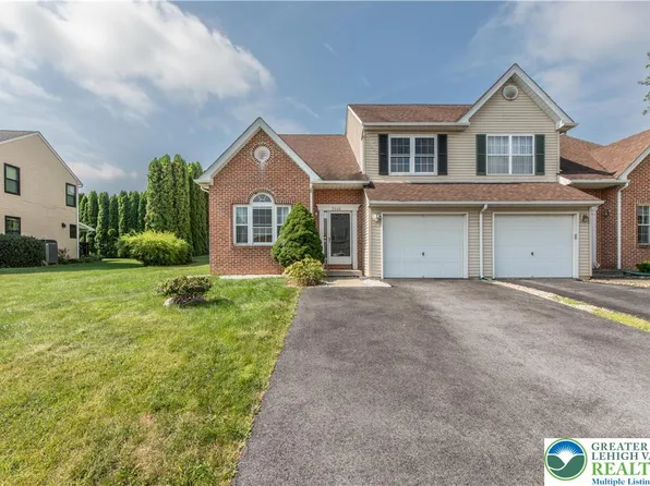 2360 Fernwood Dr N, Coplay, PA 18037