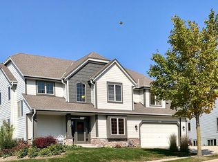 1622 Deer Trl, Waukesha, WI 53189