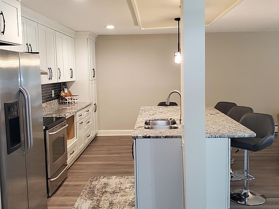 3rd image of 3850 Plymouth Blvd APT 124