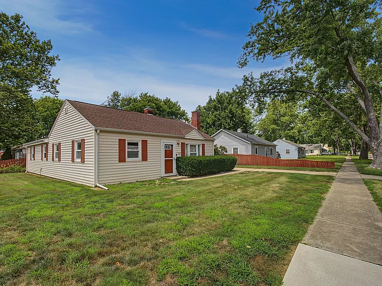 1205 S Cottage Grove Ave — Photo 32