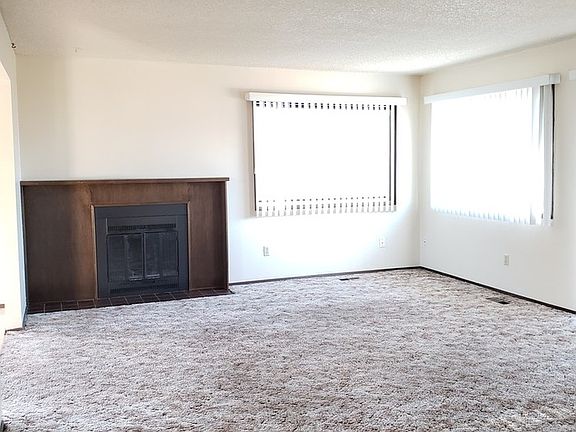 3rd image of 1409 Vineyard Dr APT 1