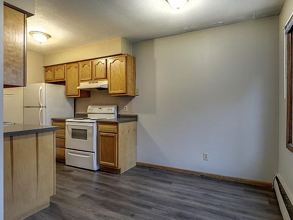 4th image of 911 21st Ave S #1
