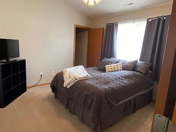 5th image of 3413 Crown Ct #3413