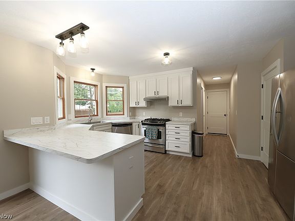 3rd image of 1100 Dover Dr